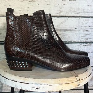 Donald Pliner Milann studded vintage python ankle boots Sz 10